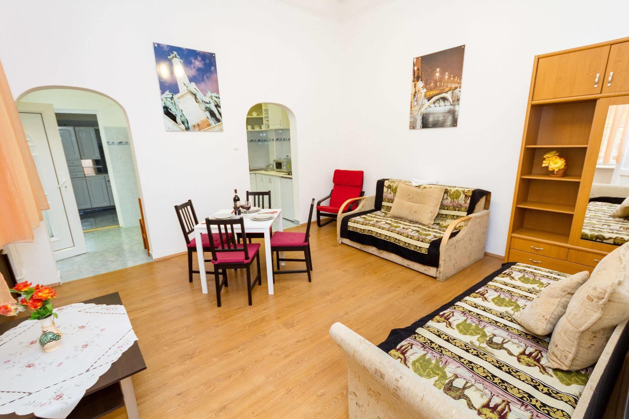Like Home - Opera Apartments Budapest Kültér fotó