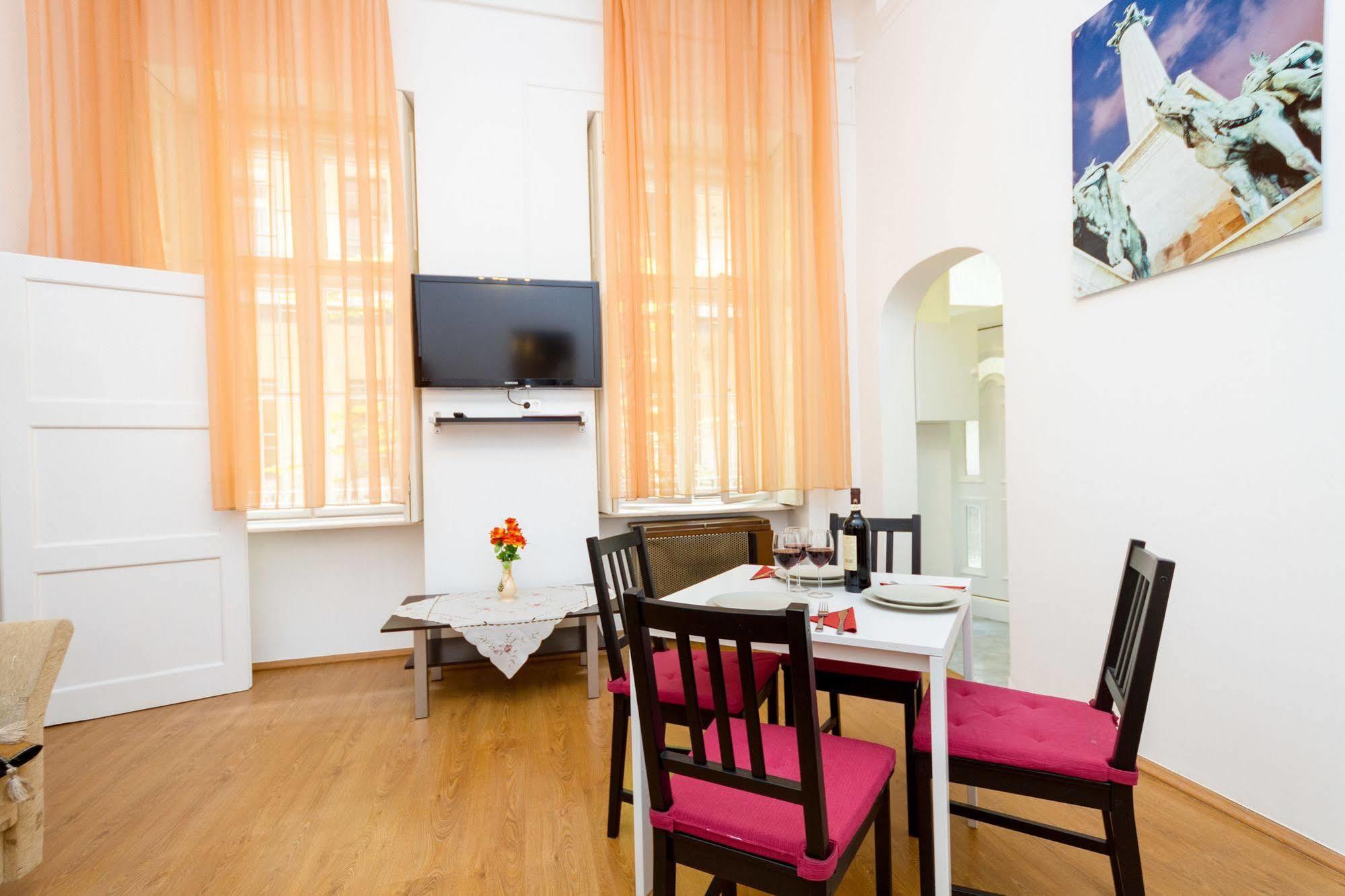 Like Home - Opera Apartments Budapest Kültér fotó